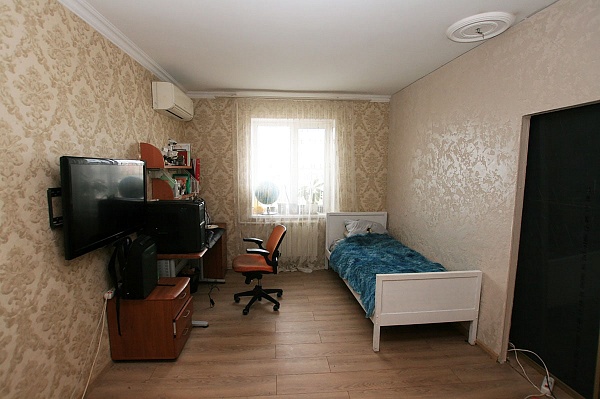 Продается 2-х комнатная квартира в центре г. Александрова